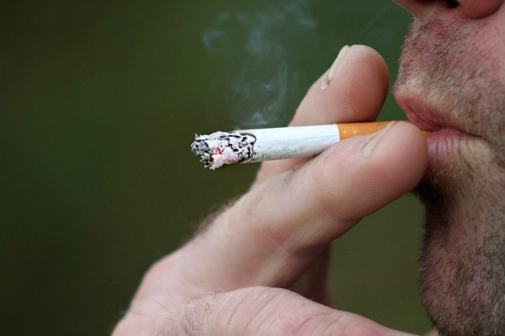 Smokers are more likely to be infected by bacteria