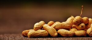 Can people with high blood pressure eat peanuts?
