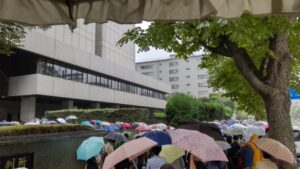 Japan "Anti-Vaccine Litigation" begins and Hundreds of demonstrators
