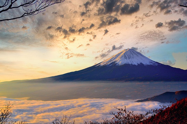  Japan Mount Fuji is about to erupt after 315 years of sleep?